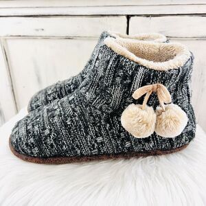 Climate Right Black & White Soft Fuzzy Knitted Slip on Comfort Booties Size 9-10